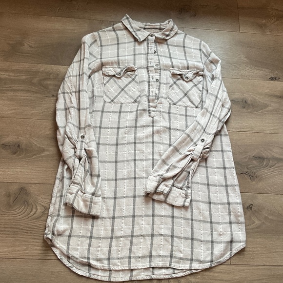 Thyme Maternity Nursing shirt - Picture 1 of 3